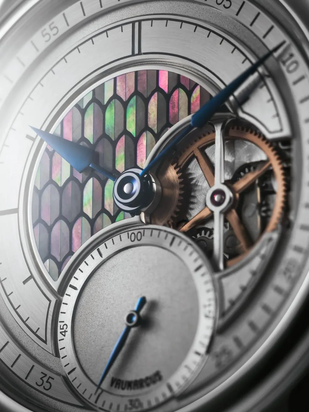 Nagoma case — 38.8&nbsp;mm stainless steel, polished bezel and lugs